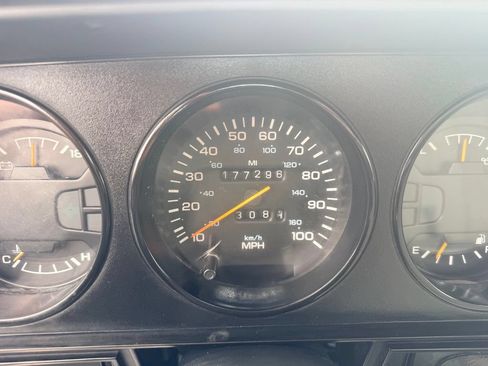 Used 1992 Dodge D/W Truck 250 AWD/4WD image 17