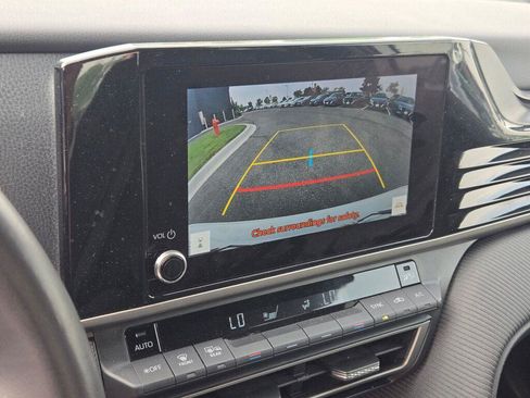 Used 2025 Toyota Camry SE FWD image 17