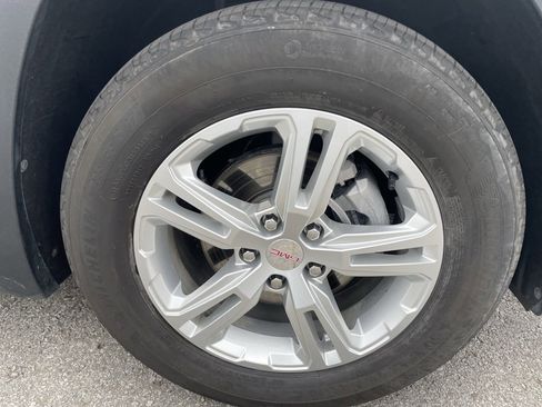 Used 2024 GMC Terrain SLE image 34