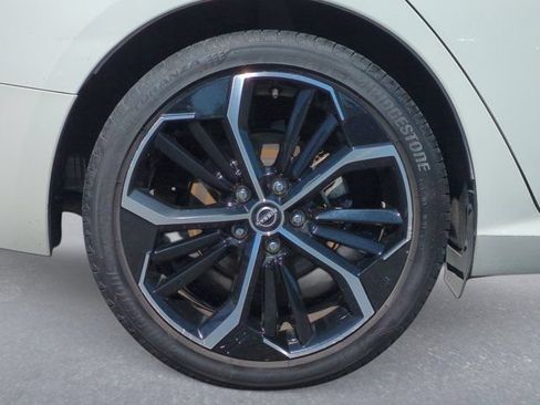 Used 2024 Nissan Altima 2.5 SR FWD image 13