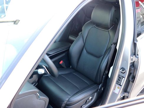 Used 2025 Genesis GV70 2.5T AWD/4WD image 11