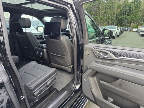 Used 2023 GMC Yukon XL Denali w/ Denali Reserve Package image 12