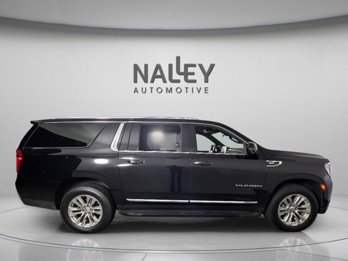 Used 2022 GMC Yukon XL SLT w/ SLT Luxury Package image 5