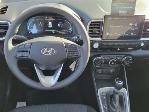 New 2026 Hyundai Venue SE image 4