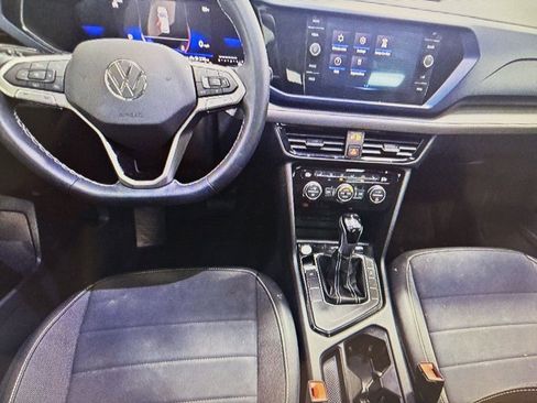 Used 2024 Volkswagen Taos SE w/ Panoramic Sunroof Package image 12