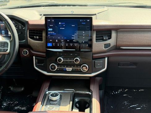 Used 2024 Ford Expedition Limited AWD/4WD image 13