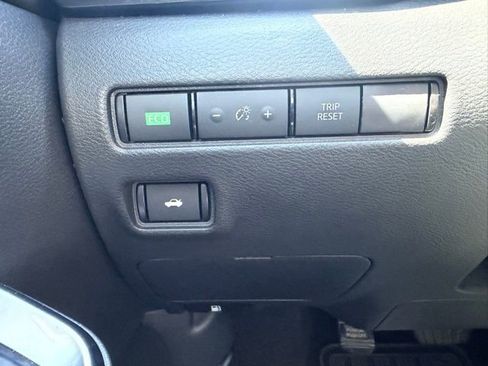 Used 2022 Nissan Sentra SR w/ SR Premium Package image 22