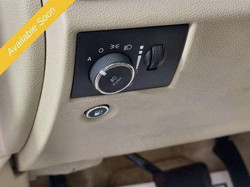 Used 2019 Jeep Grand Cherokee Overland w/ Jeep Active Safety Group AWD/4WD image 10