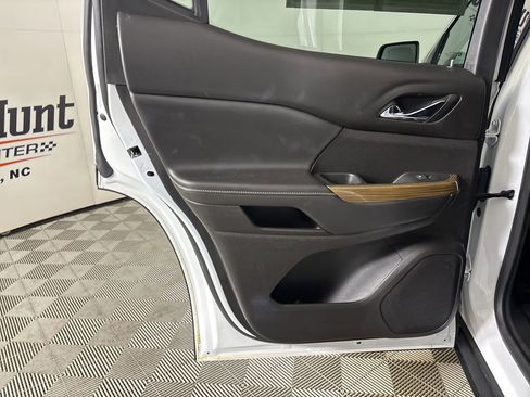 Used 2023 GMC Acadia SLE w/ Driver Convenience Package image 20