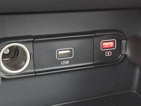 Used 2020 Kia Niro LXS image 6