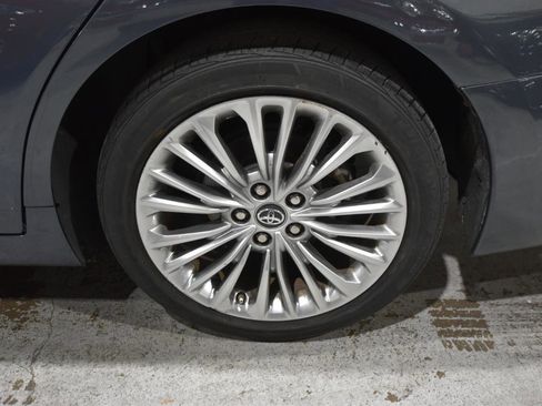 Used 2019 Toyota Avalon Limited image 57
