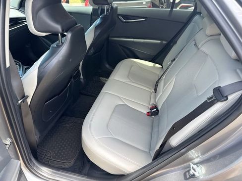Used 2025 Kia Niro EX FWD image 16