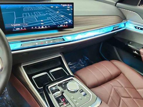 Used 2023 BMW 760i xDrive AWD/4WD image 43