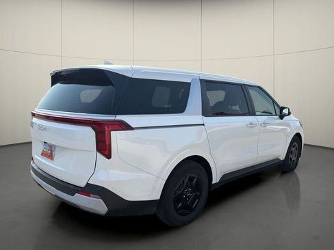 Used 2025 Kia Carnival FWD image 7
