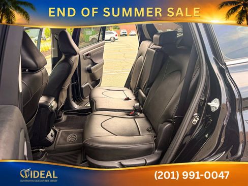 Used 2021 Toyota Highlander LE AWD/4WD image 18