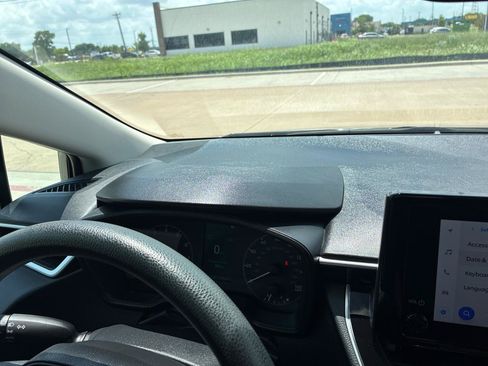 Used 2025 Toyota Corolla LE FWD image 38