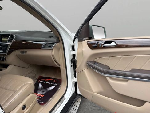 Used 2014 Mercedes-Benz GL 450 4MATIC image 21