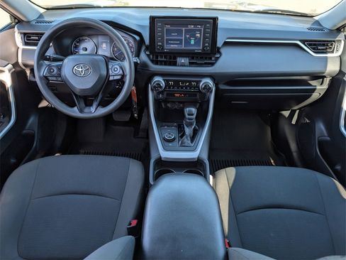 Used 2021 Toyota RAV4 LE image 9