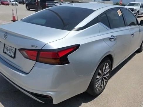 Used 2023 Nissan Altima 2.5 SV FWD image 4