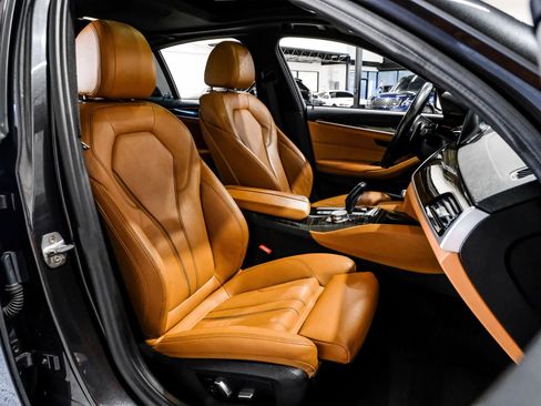 Used 2019 BMW 540i w/ M Sport Package image 46