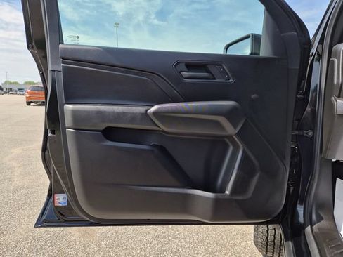 Used 2025 Chevrolet Colorado Trail Boss AWD/4WD image 12