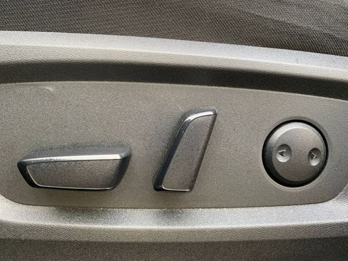 Used 2025 Nissan Pathfinder SV image 25