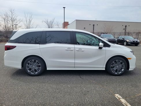 New 2026 Honda Odyssey Touring image 2