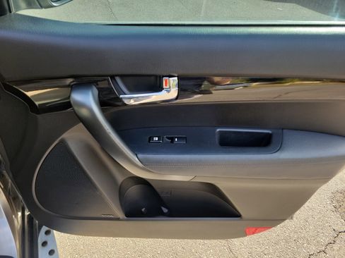 Used 2011 Kia Sorento EX w/ Limited Pkg image 10