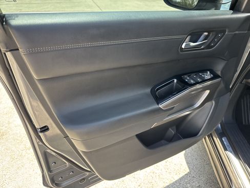 Used 2024 Nissan Pathfinder Platinum AWD/4WD image 10