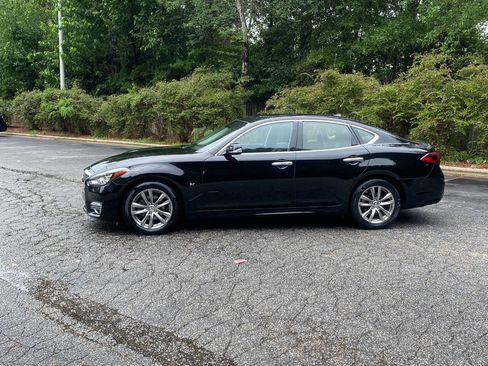 Used 2017 INFINITI Q70 3.7 RWD image 9