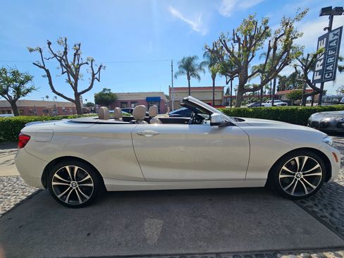 Used 2018 BMW 230i xDrive Convertible image 4