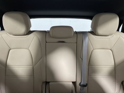 Used 2023 Porsche Cayenne Platinum Edition image 16