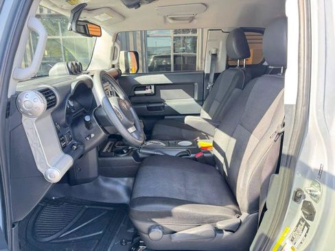 Used 2014 Toyota FJ Cruiser 4WD w/ Convenience Package image 12