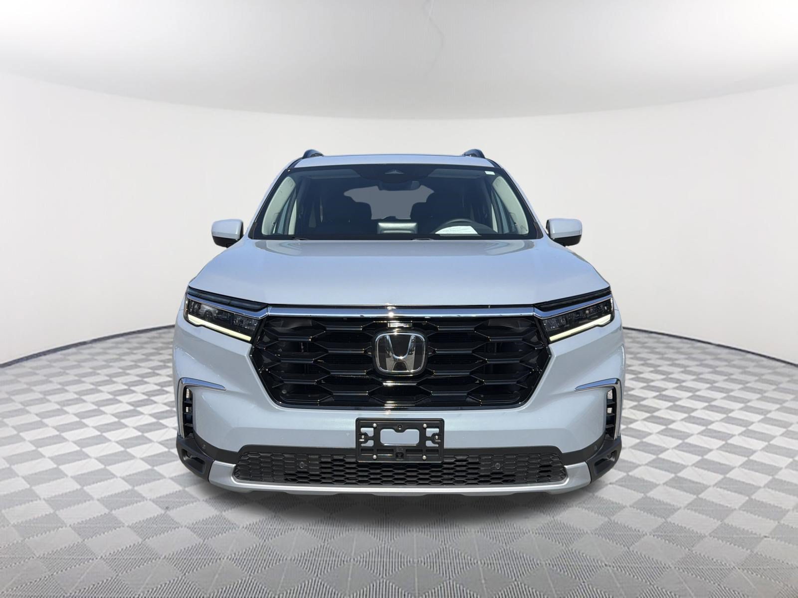 Used 2023 Honda Pilot Touring image 2