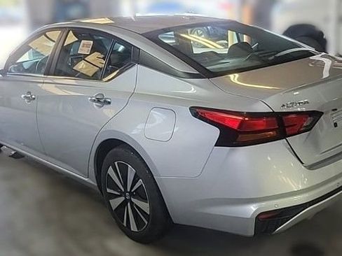 Used 2022 Nissan Altima 2.5 SV image 3