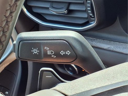 Used 2020 Ford Explorer Platinum w/ Premium Technology Package AWD/4WD image 19