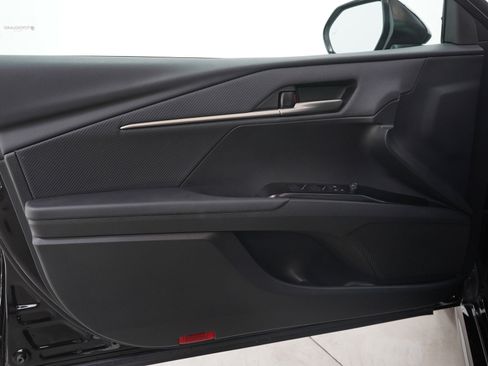 Used 2025 Toyota Camry SE image 19