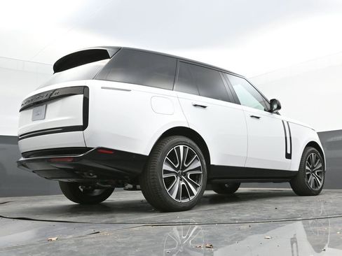 New 2025 Land Rover Range Rover SE image 40