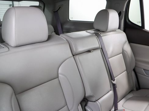 Used 2023 GMC Acadia SLT AWD/4WD image 29