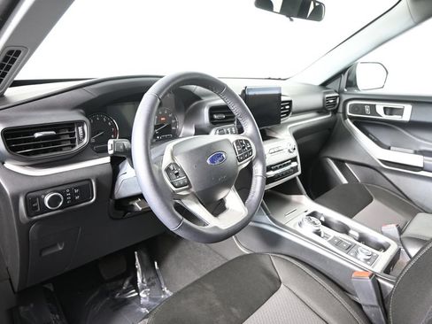 Used 2024 Ford Explorer XLT AWD/4WD image 23