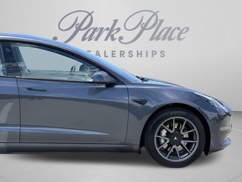 Used 2022 Tesla Model 3 Long Range AWD/4WD image 33
