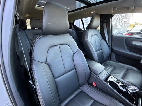 Used 2023 Volvo XC40 B5 Plus image 46