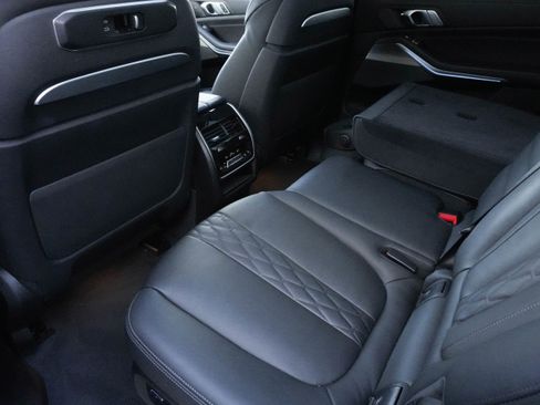 Certified 2025 BMW X7 M60i image 34