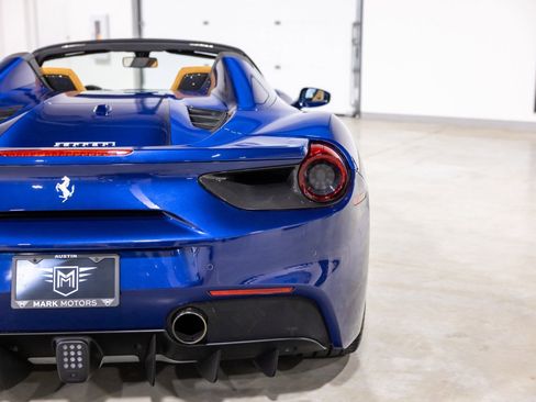 Used 2019 Ferrari 488 Spider image 14