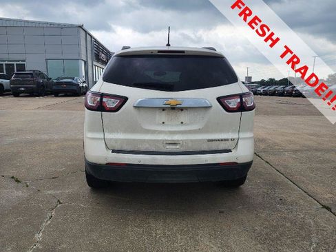 Used 2015 Chevrolet Traverse LT w/ Style and Technology Package FWD image 4