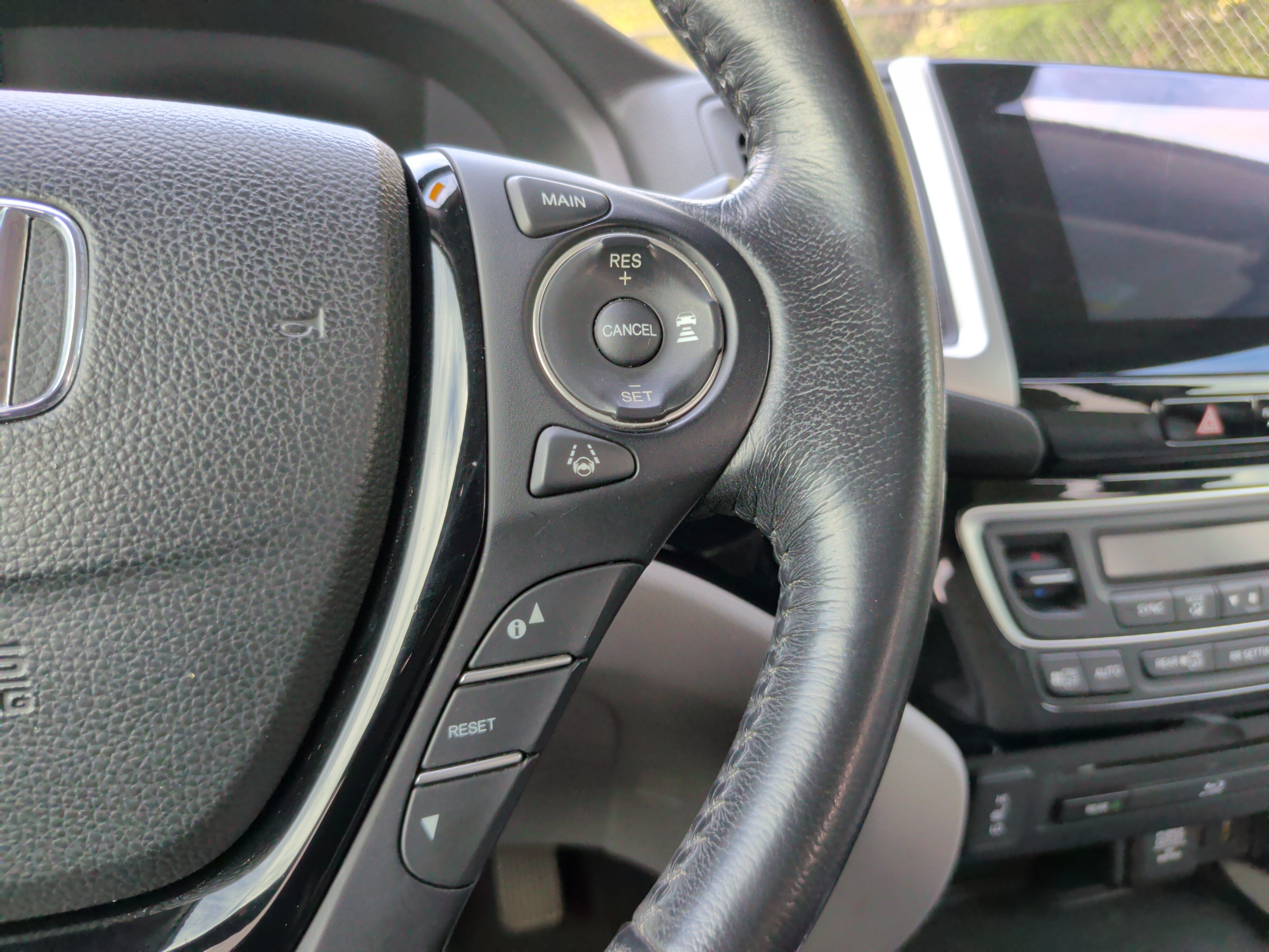 Used 2016 Honda Pilot Touring image 23