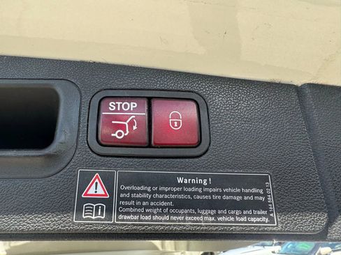 Used 2012 Mercedes-Benz GL 550 4MATIC image 35