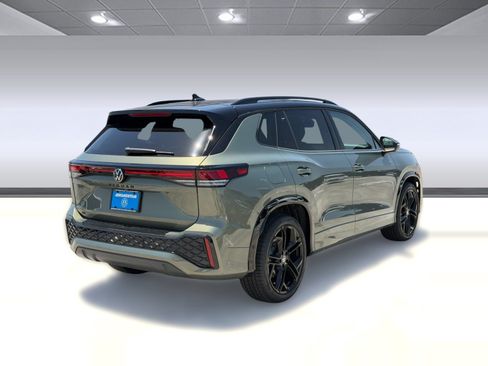 Certified 2026 Volkswagen Tiguan SE R-Line FWD image 9