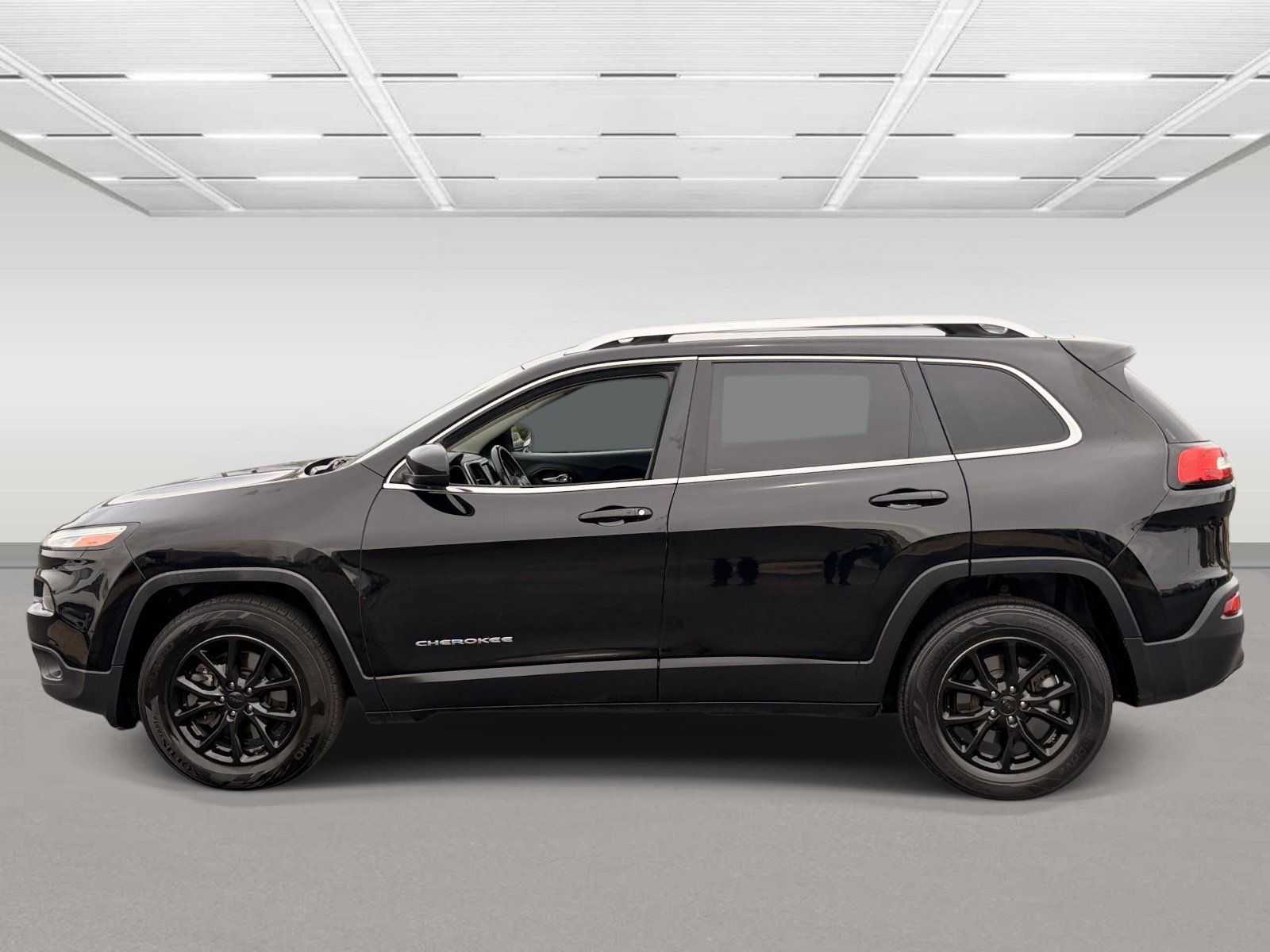 Used 2017 Jeep Cherokee Latitude w/ Comfort/Convenience Group AWD/4WD image 2