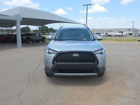 Used 2023 Toyota Corolla Cross LE FWD image 3